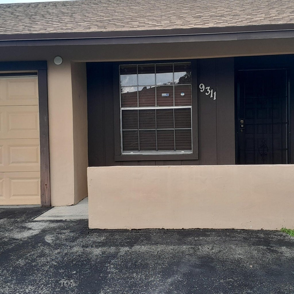 Photo of 9311 E HEATHER Lane, Miramar, FL 33025 (MLS # B26070721)