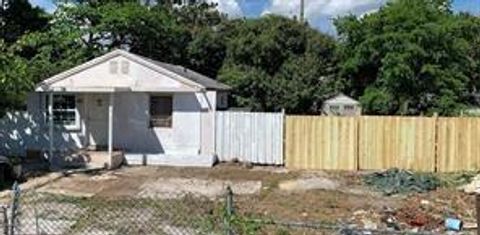 1849 NW 83rd Ter Miami FL 33147