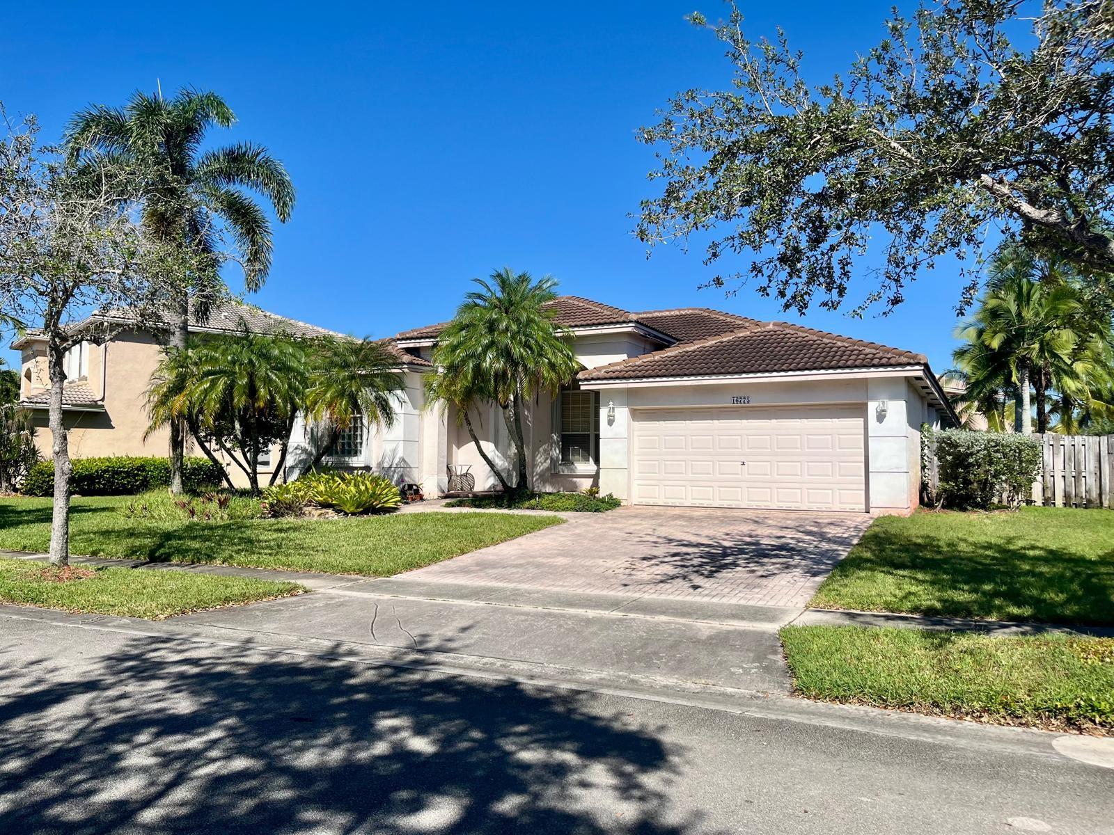 PEMBROKE ISLES IV - Residential