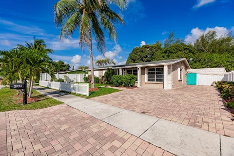 Photo of 4241 NE 1st Terrace, Pompano Beach, FL 33064 (MLS # B26021033)