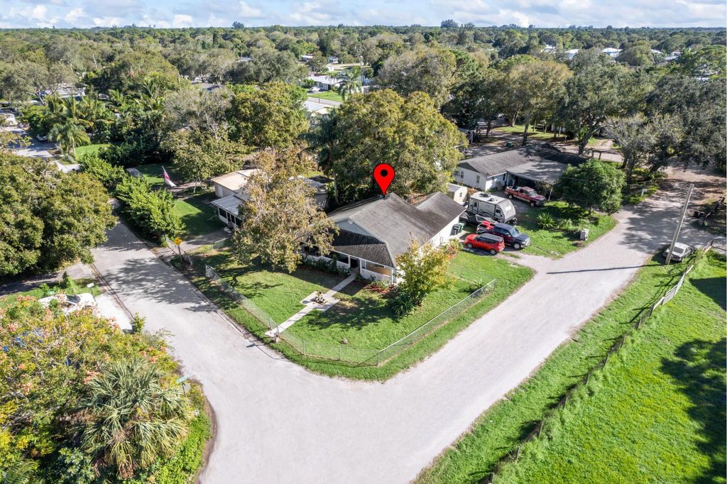 Photo of 367 Barraclough Street, Fort Pierce, FL 34982 (MLS # R11042603)