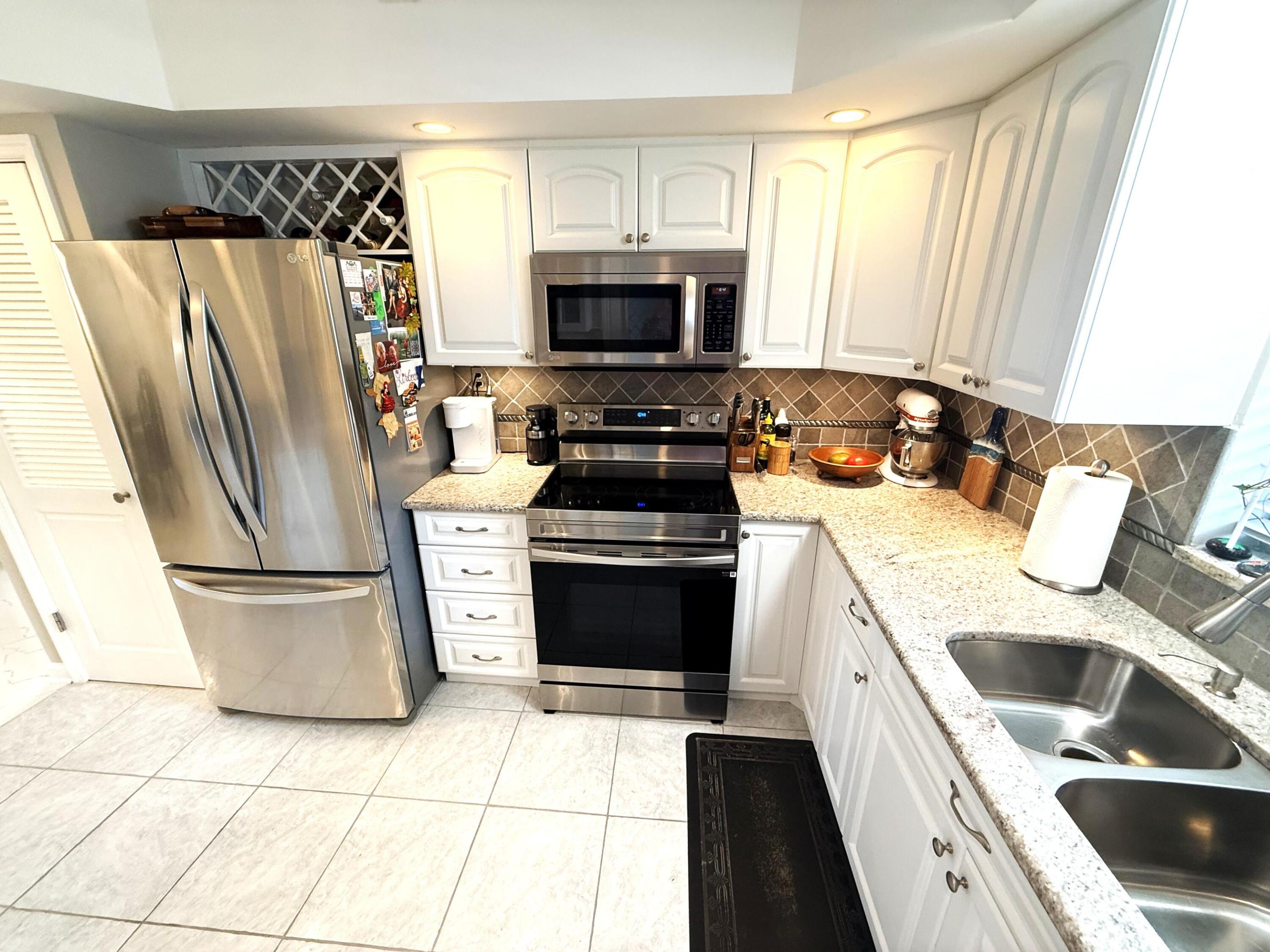 QUEENS COVE HOUSE CONDO - Residential