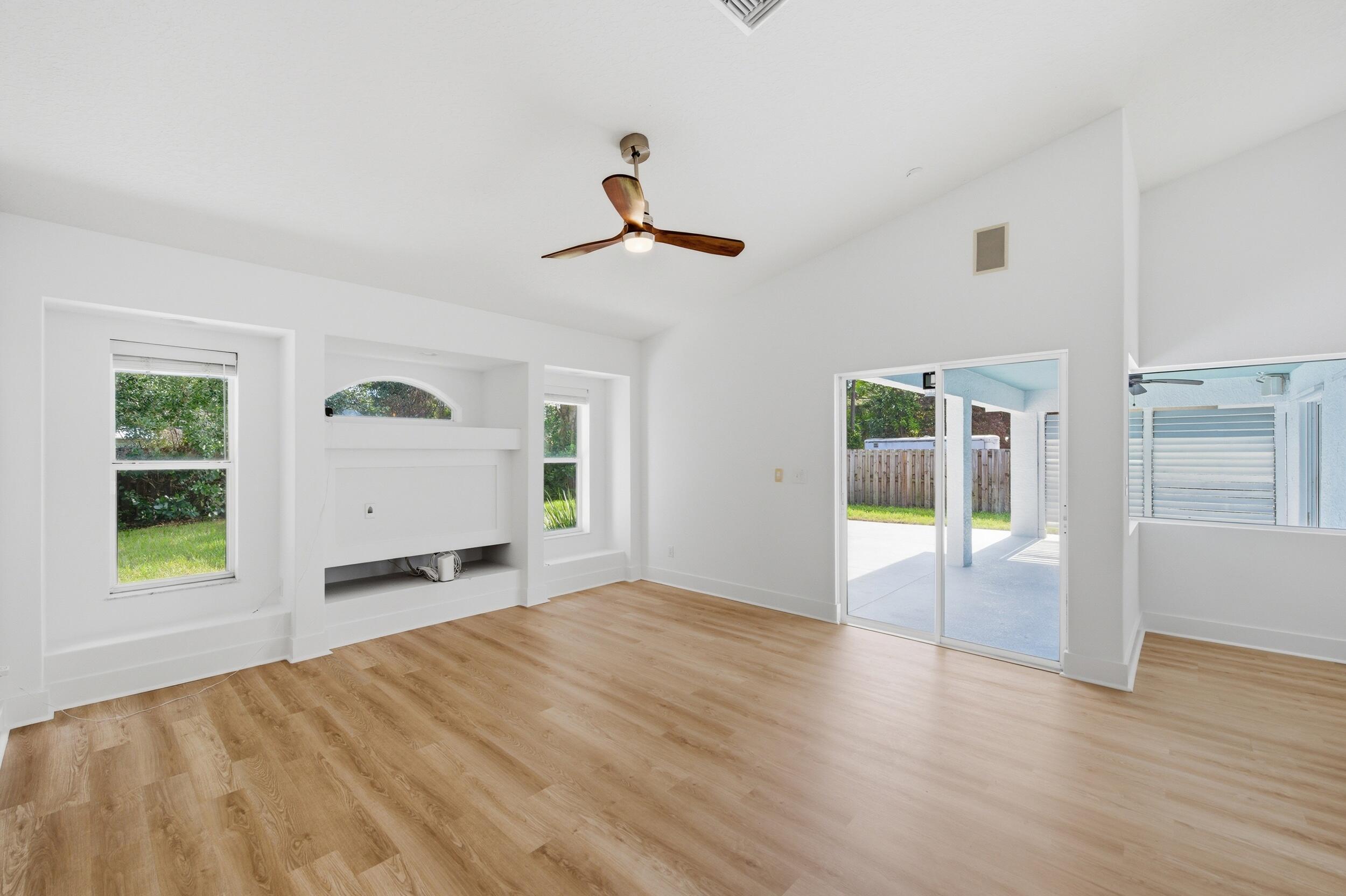 809 SE Lansdowne Avenue