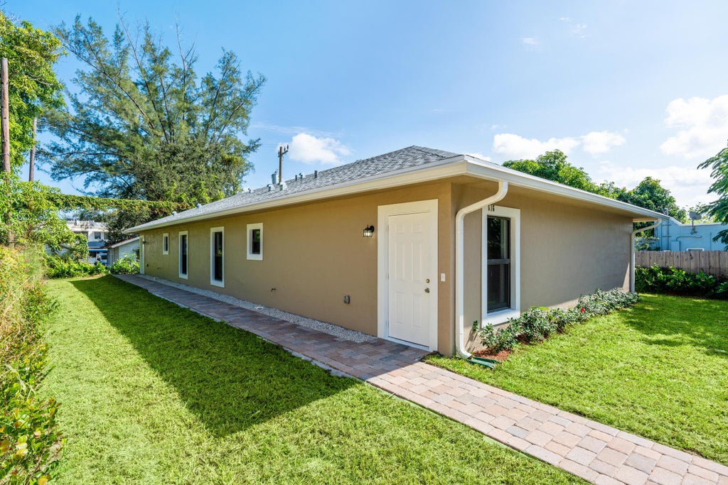 Photo of 616 S Pine Street #B, Lake Worth, FL 33460 (MLS # B26079631)