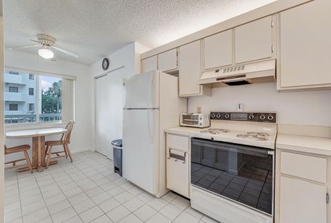 Tiny photo for 3146 Via #203, Lake Worth, FL 33467 (MLS # B26020169)