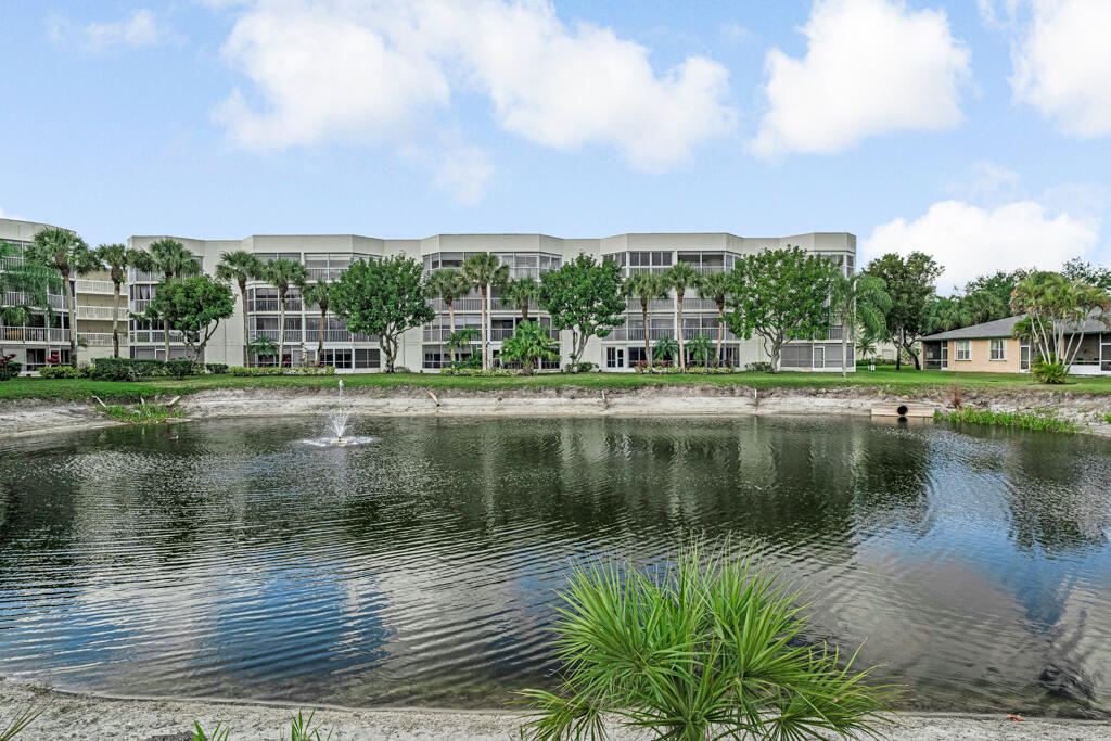 FOUNTAINVIEW AT SPRING LKS CONDO - Residential