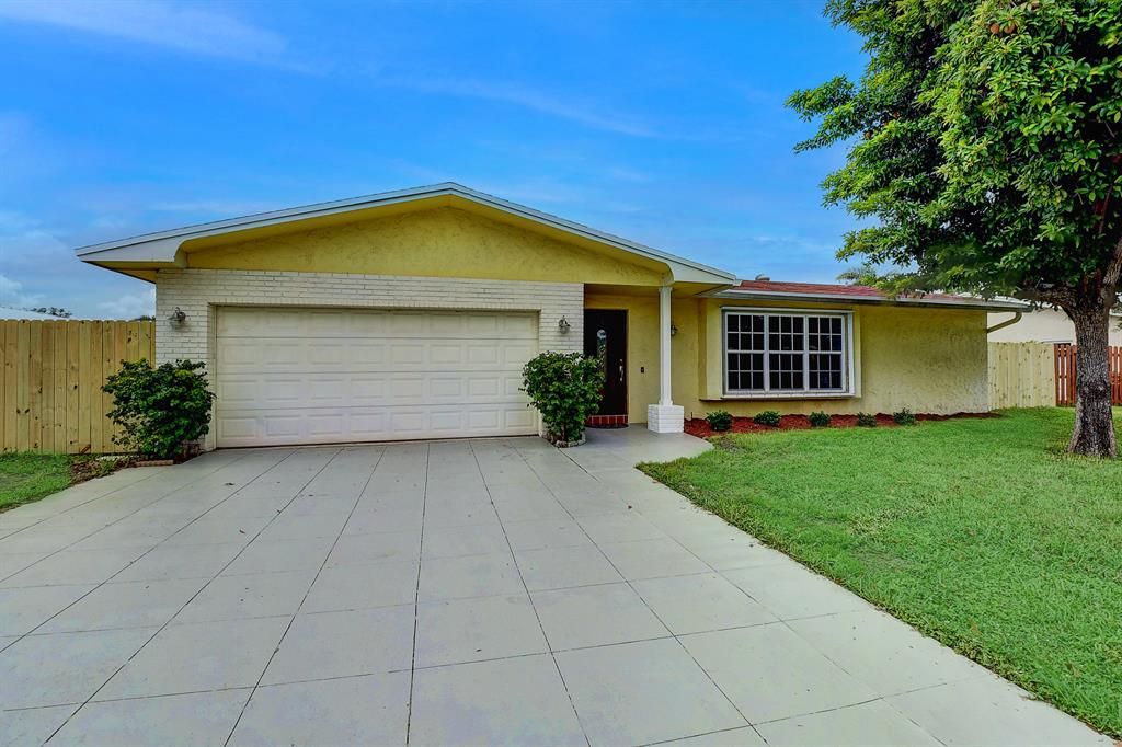 Photo of 1775 SW 8th Street, Boca Raton, FL 33486 (MLS # R10727382)