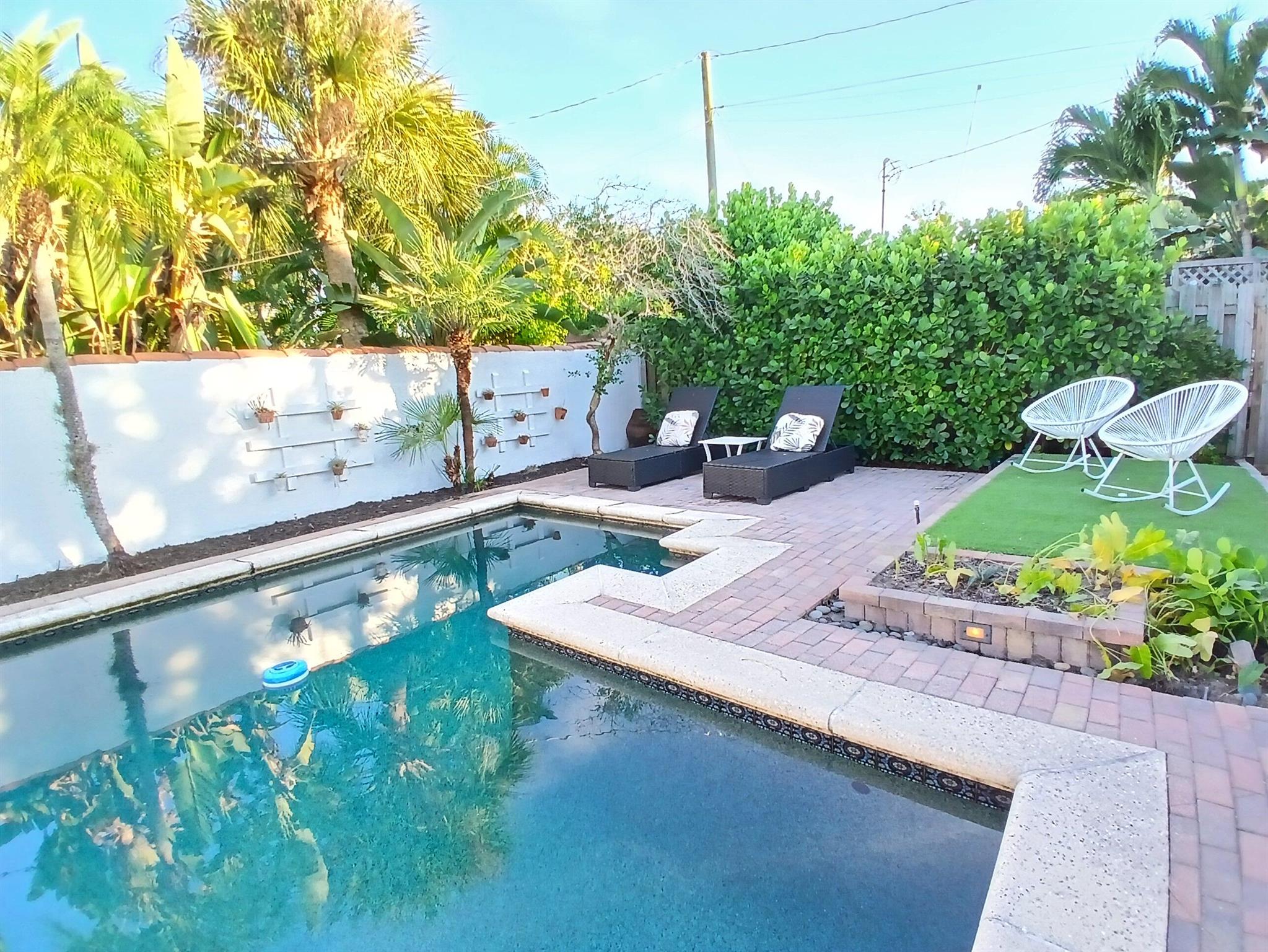 NORTH LAKE WORTH BEACH - Residential Income