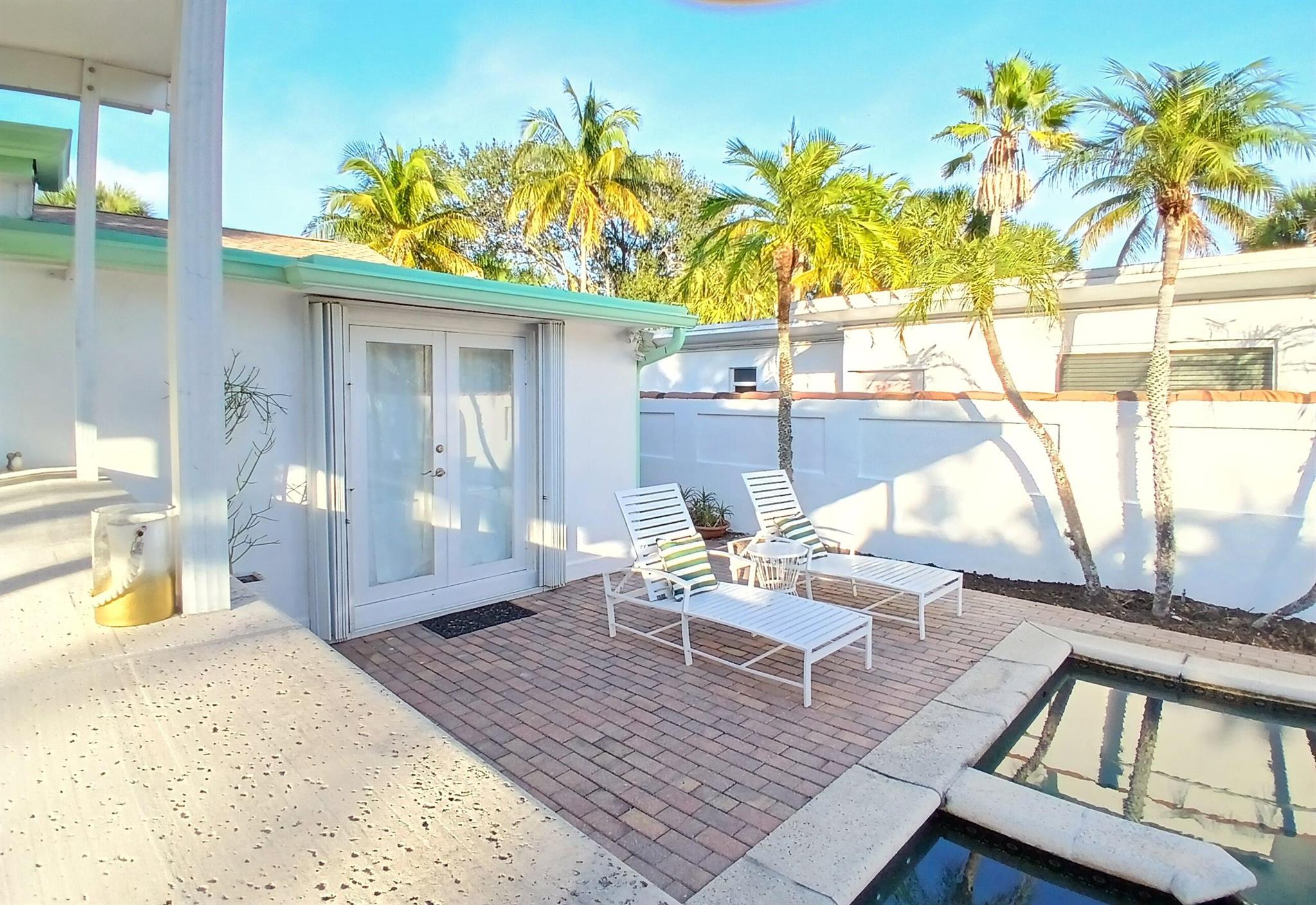 NORTH LAKE WORTH BEACH - Residential Income