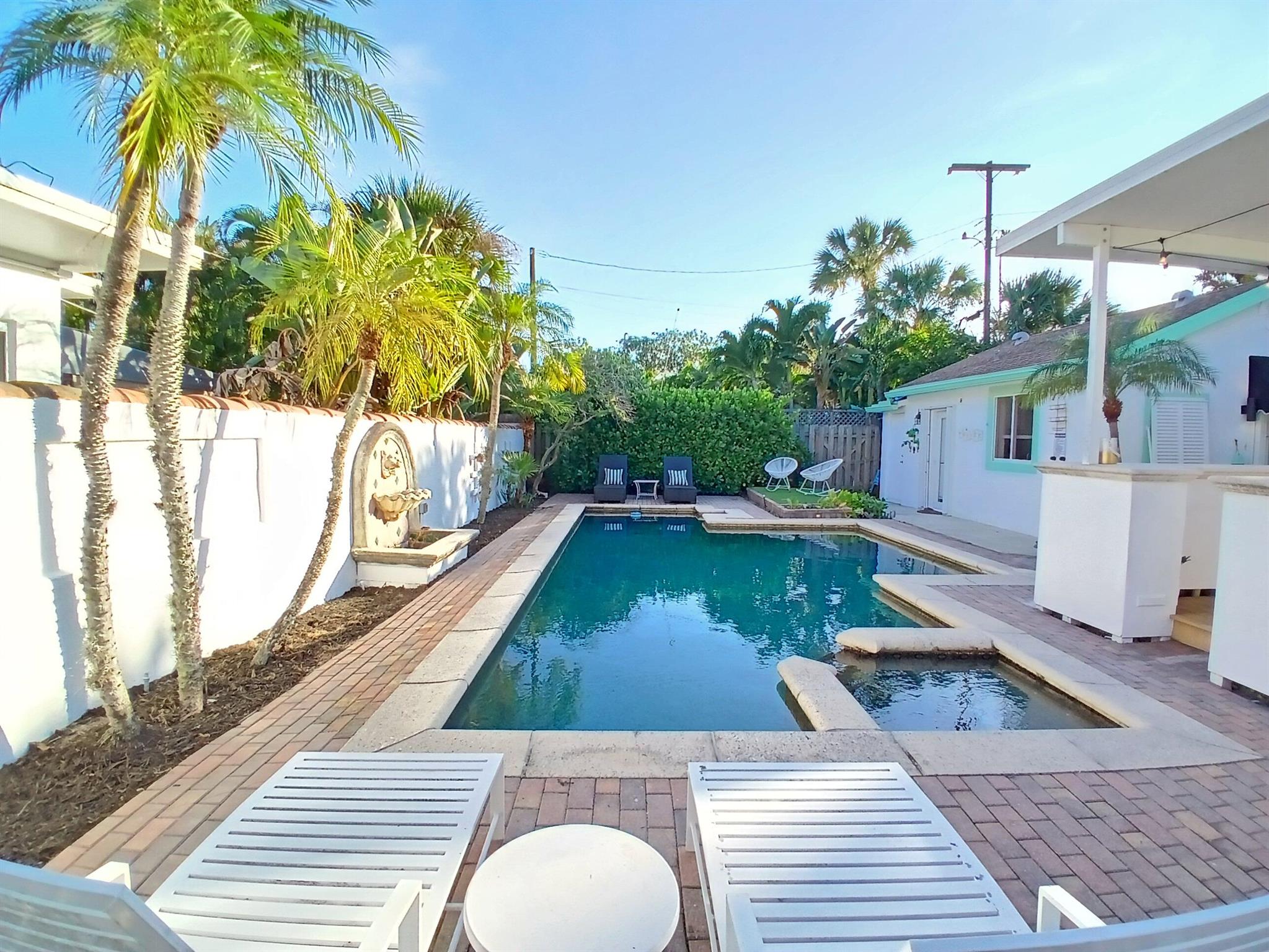 NORTH LAKE WORTH BEACH - Residential Income