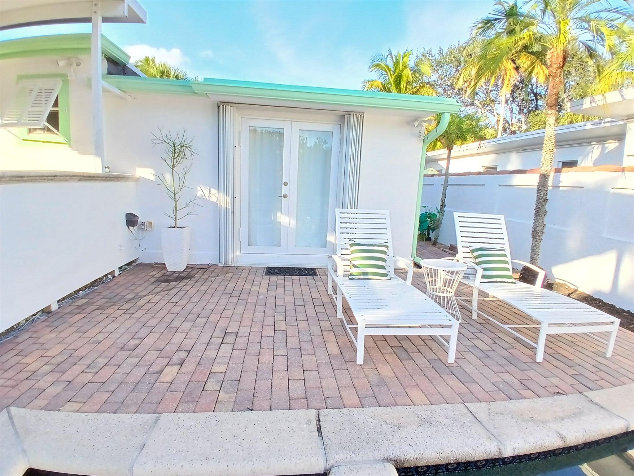 NORTH LAKE WORTH BEACH - Residential Income