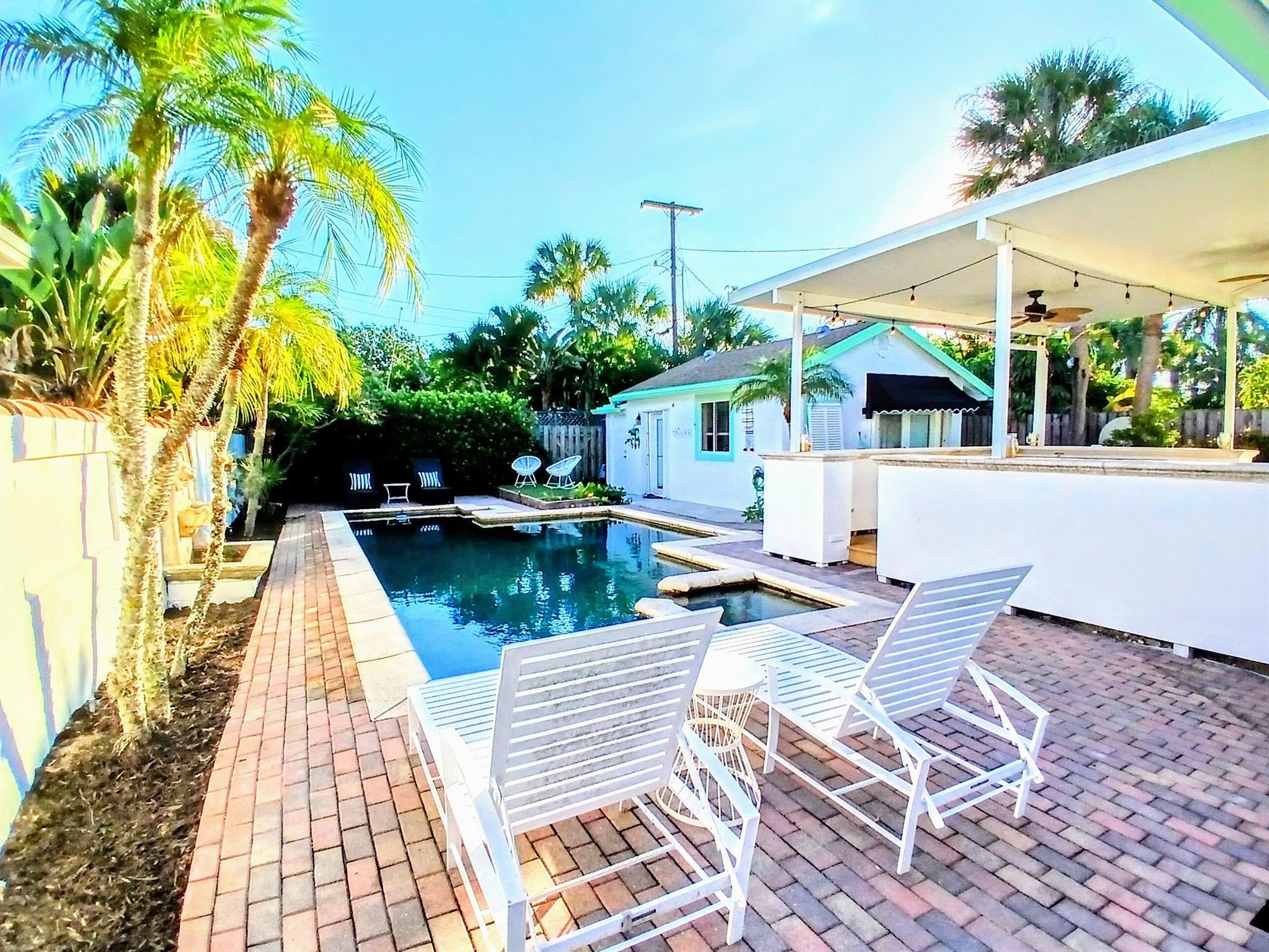 NORTH LAKE WORTH BEACH - Residential Income