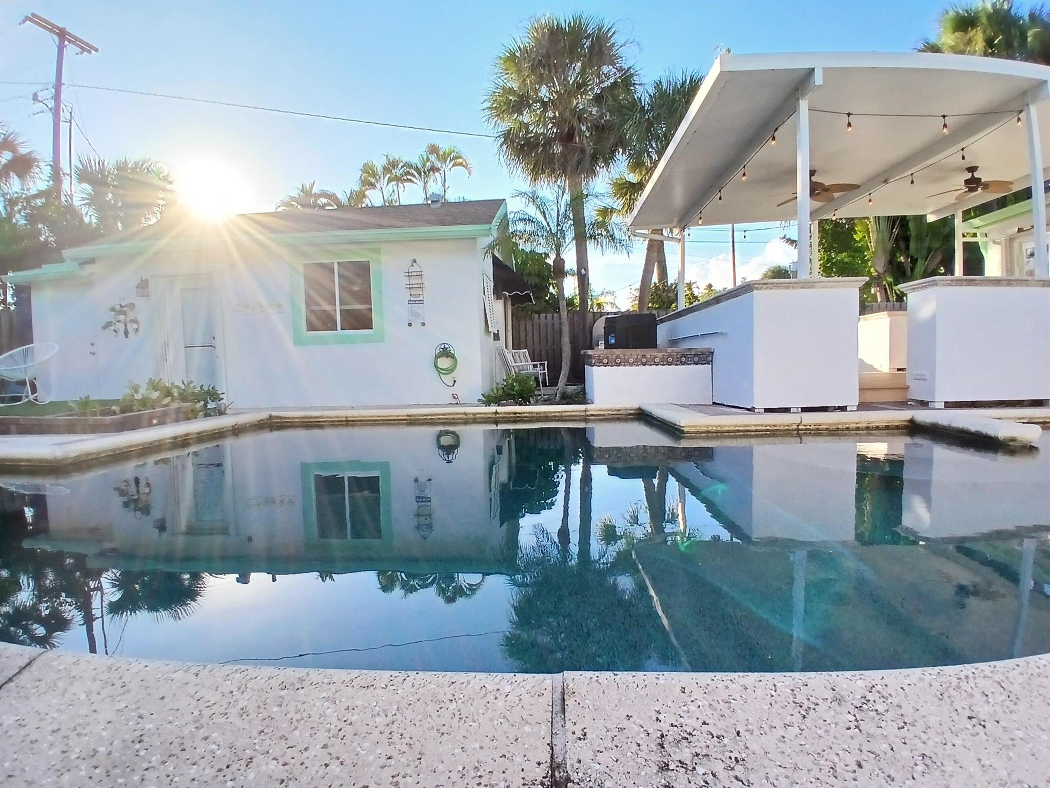 NORTH LAKE WORTH BEACH - Residential Income