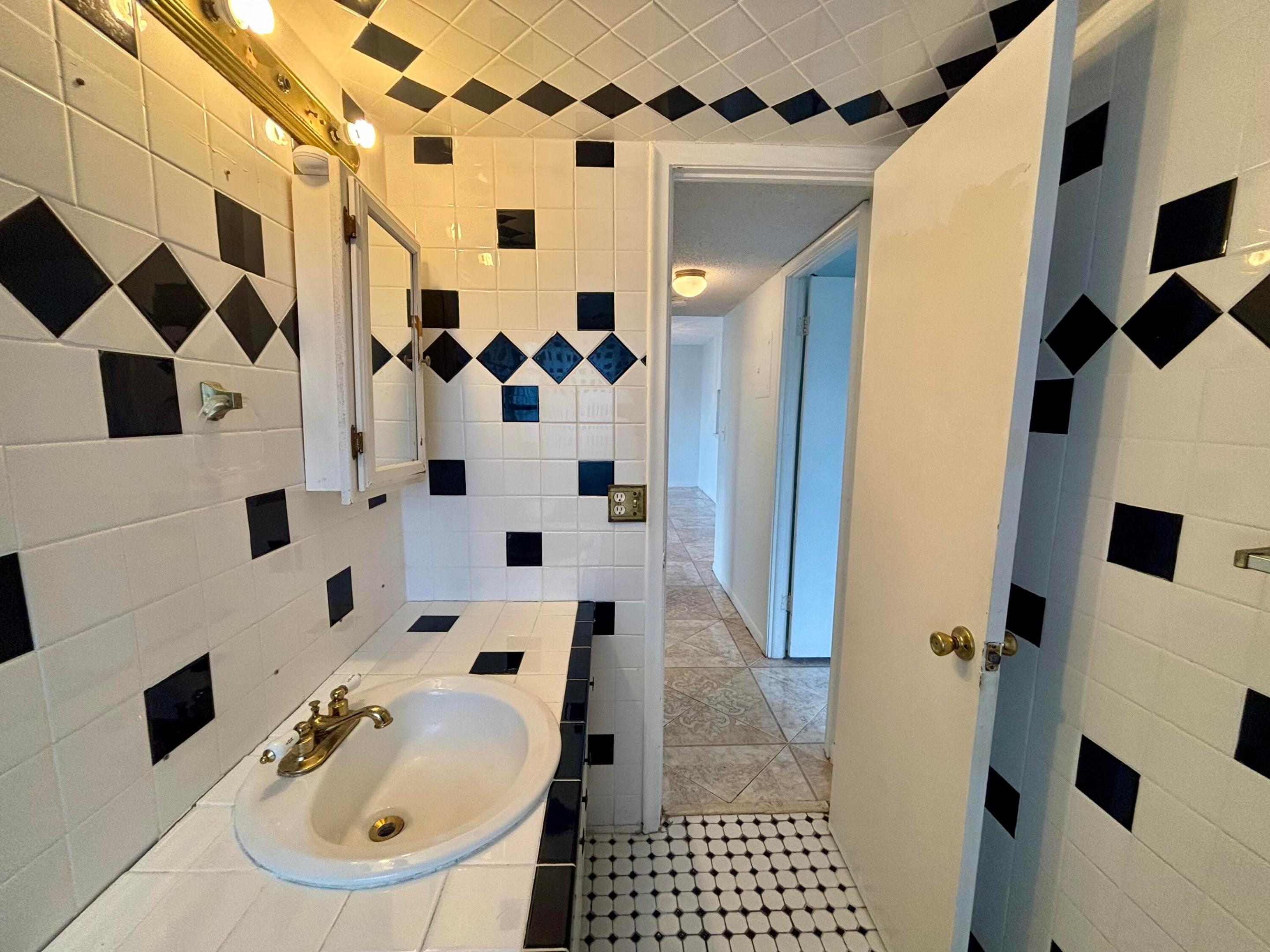 MEADOWBROOK TOWERS CONDO - Residential