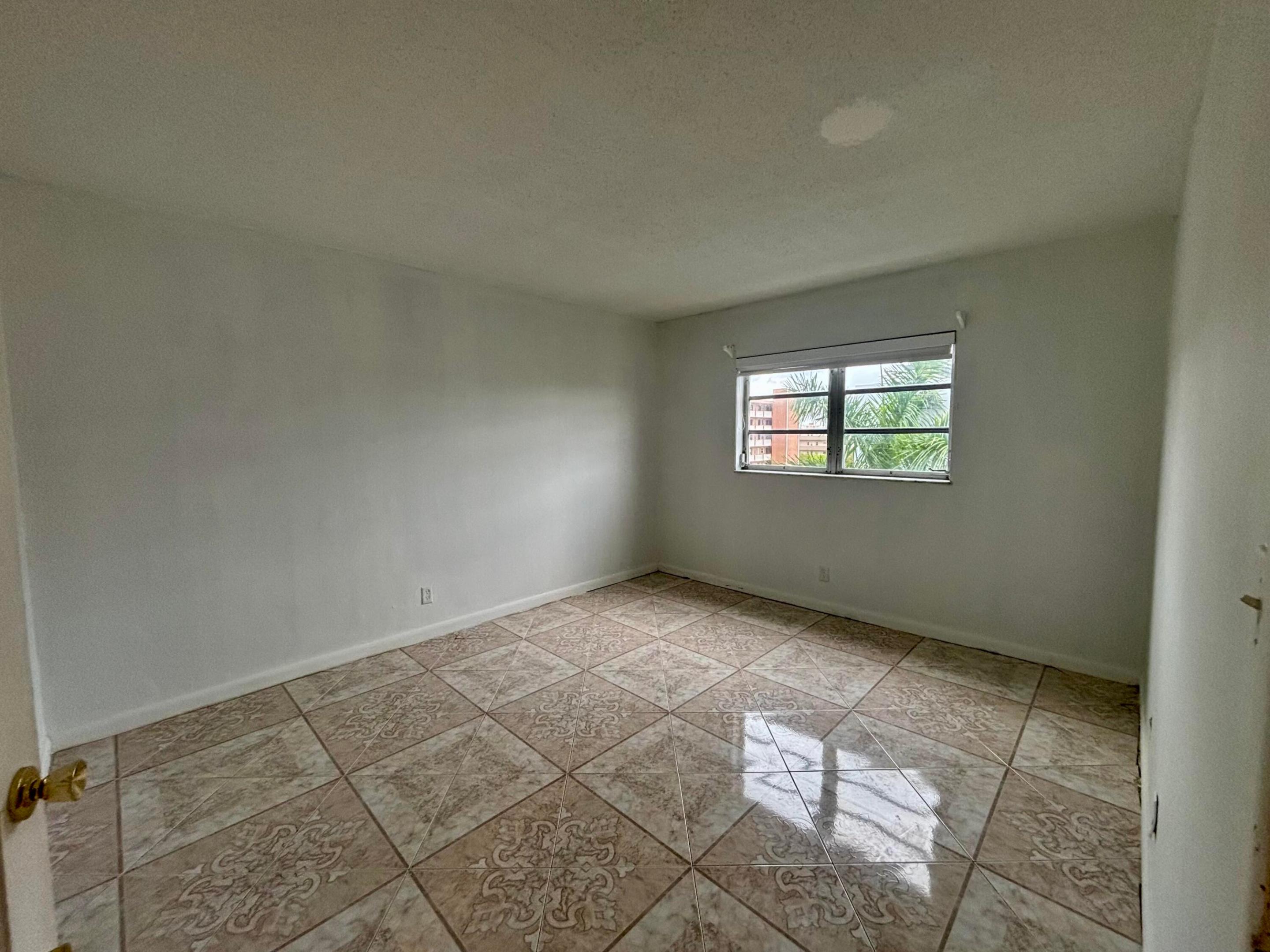 MEADOWBROOK TOWERS CONDO - Residential