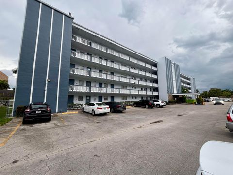 Photo of 232 NE 12th Avenue #501, Hallandale Beach, FL 33009 (MLS # B26018553)