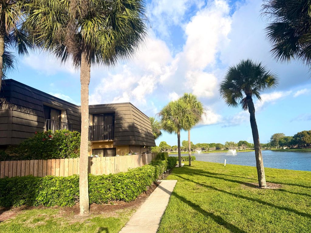 Photo of 812 8th Way, West Palm Beach, FL 33407 (MLS # B26015534)