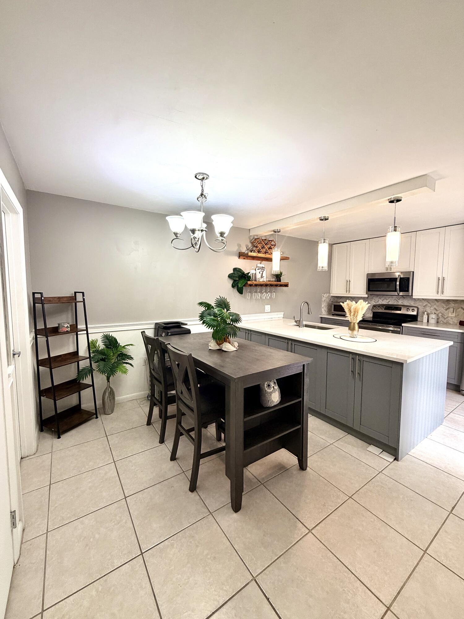 VILLAGE OF SANDALWOOD LAKES 1 - Residential