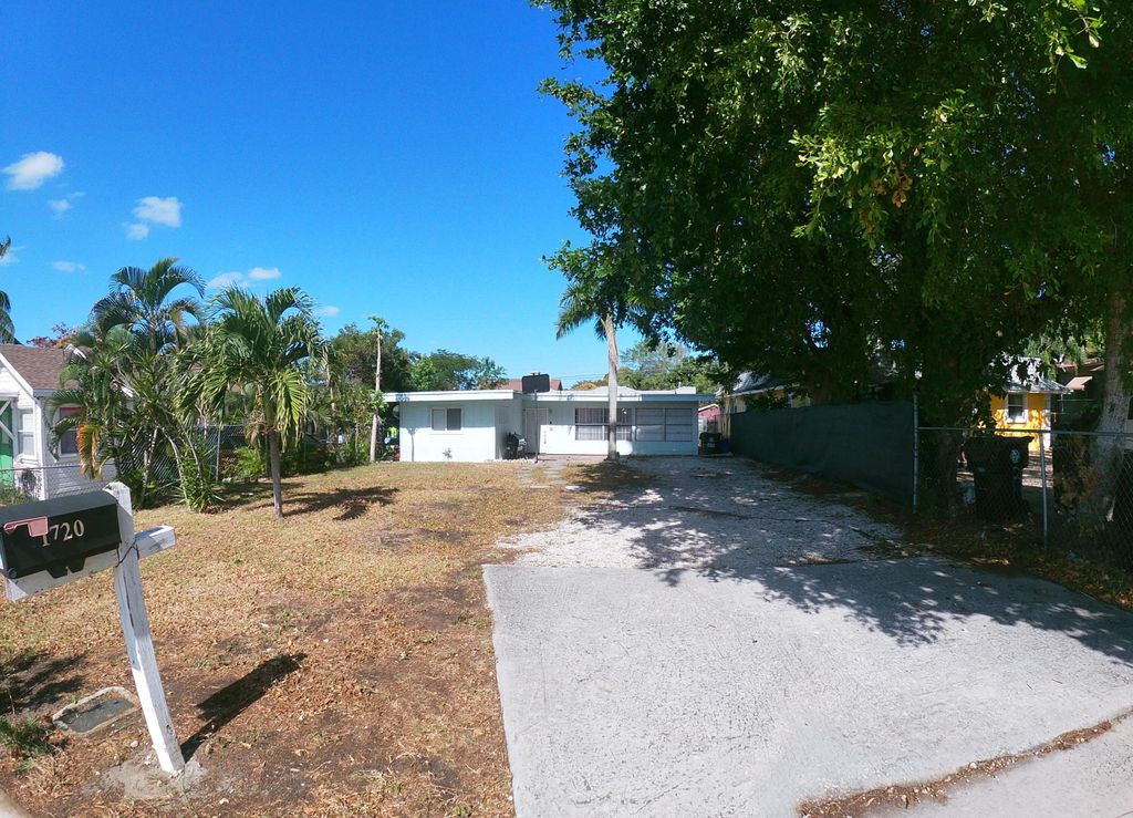 Photo of 1720 Lavue Avenue, Lake Worth Beach, FL 33460 (MLS # R10958418)