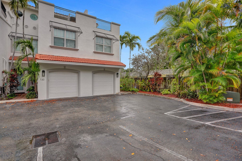 Photo of 728 NE 7th Avenue, Fort Lauderdale, FL 33304 (MLS # B26081347)