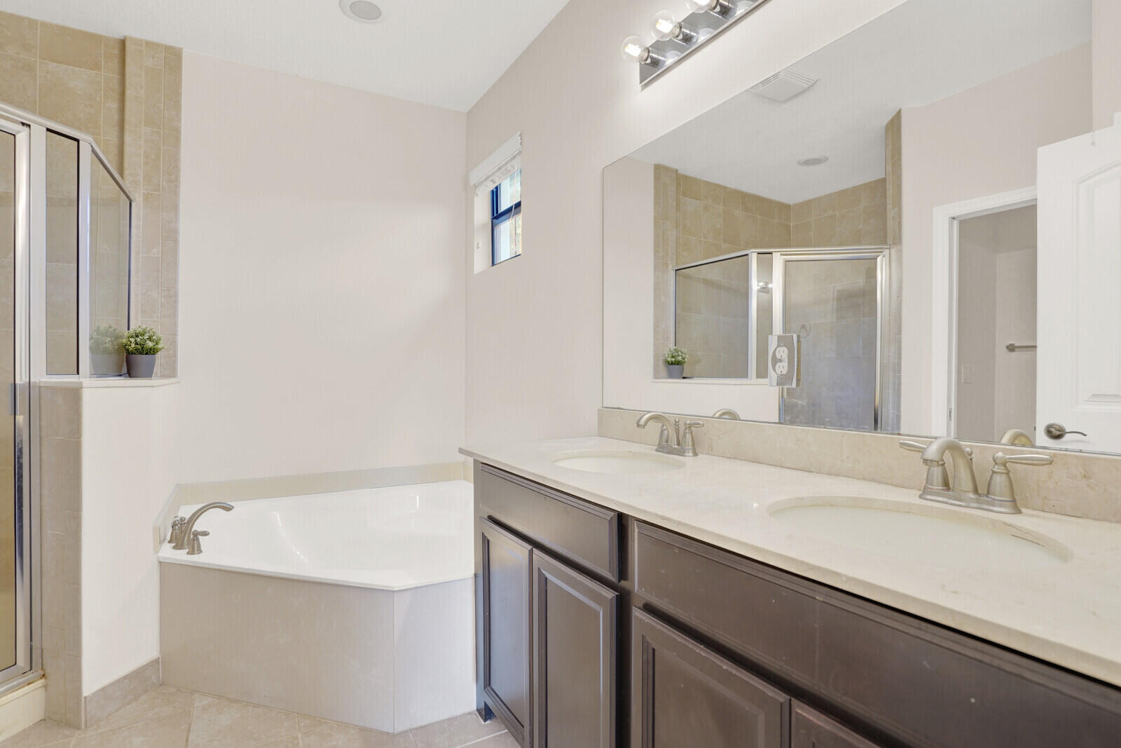 GRAMERCY SQUARE - Residential