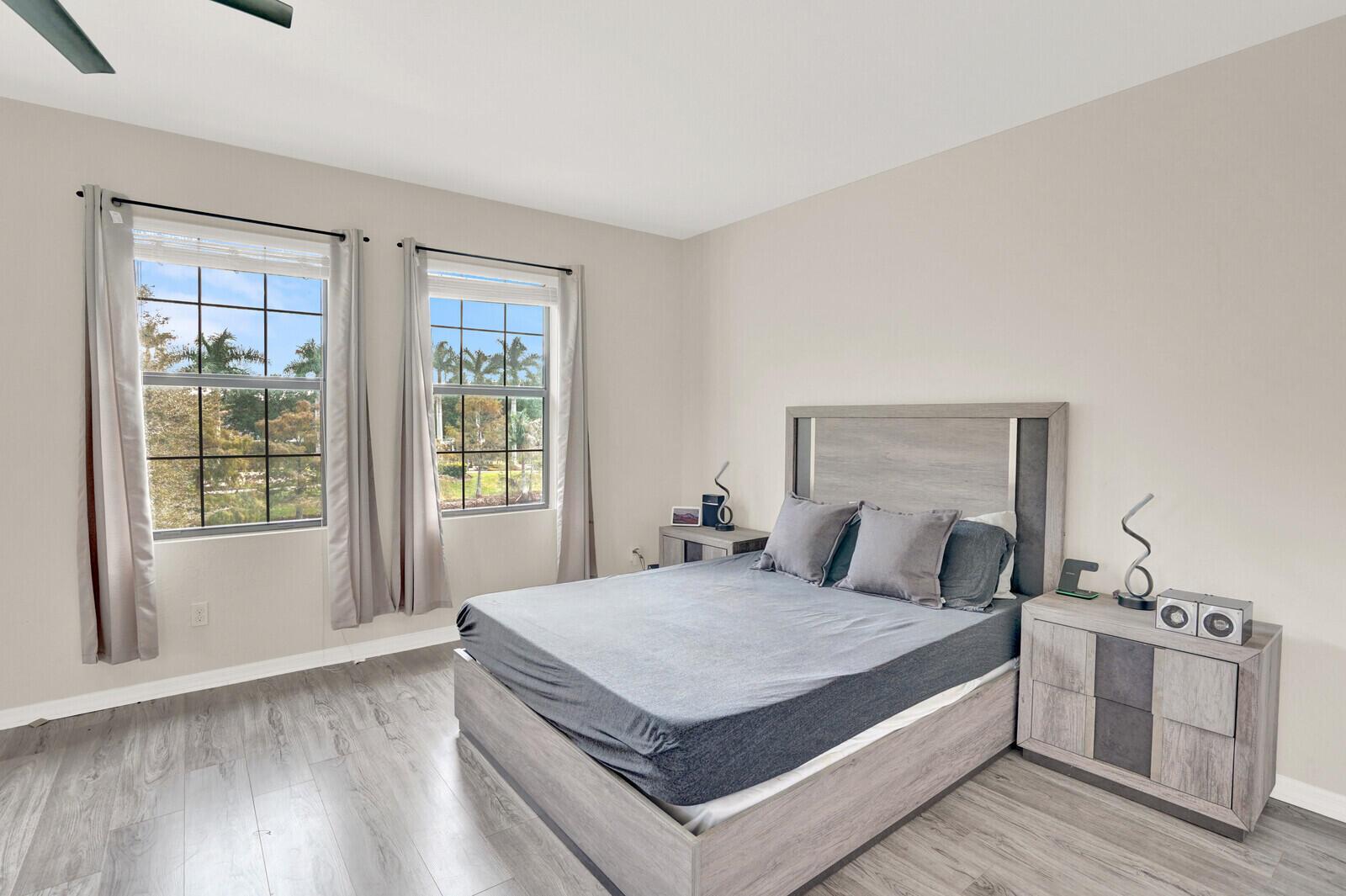 GRAMERCY SQUARE - Residential