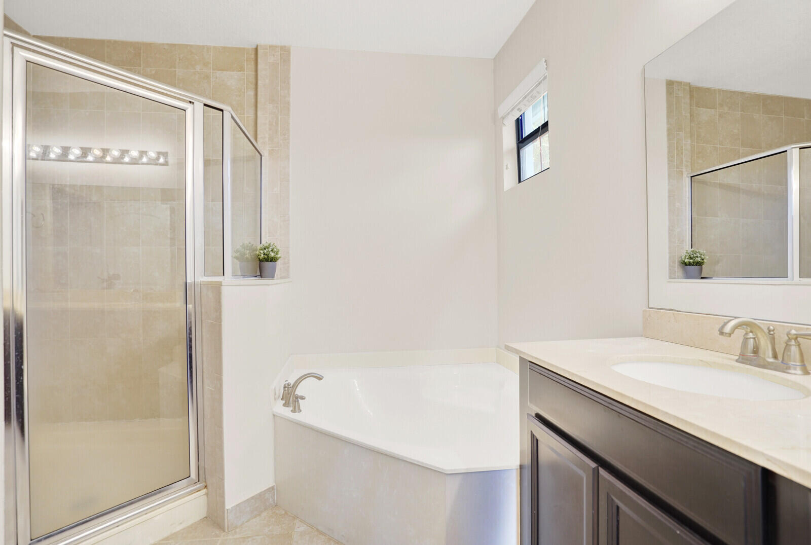 GRAMERCY SQUARE - Residential