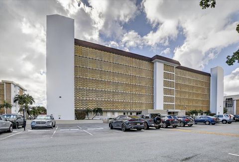 3050 NE 16th Avenue 207 Oakland Park FL 33334