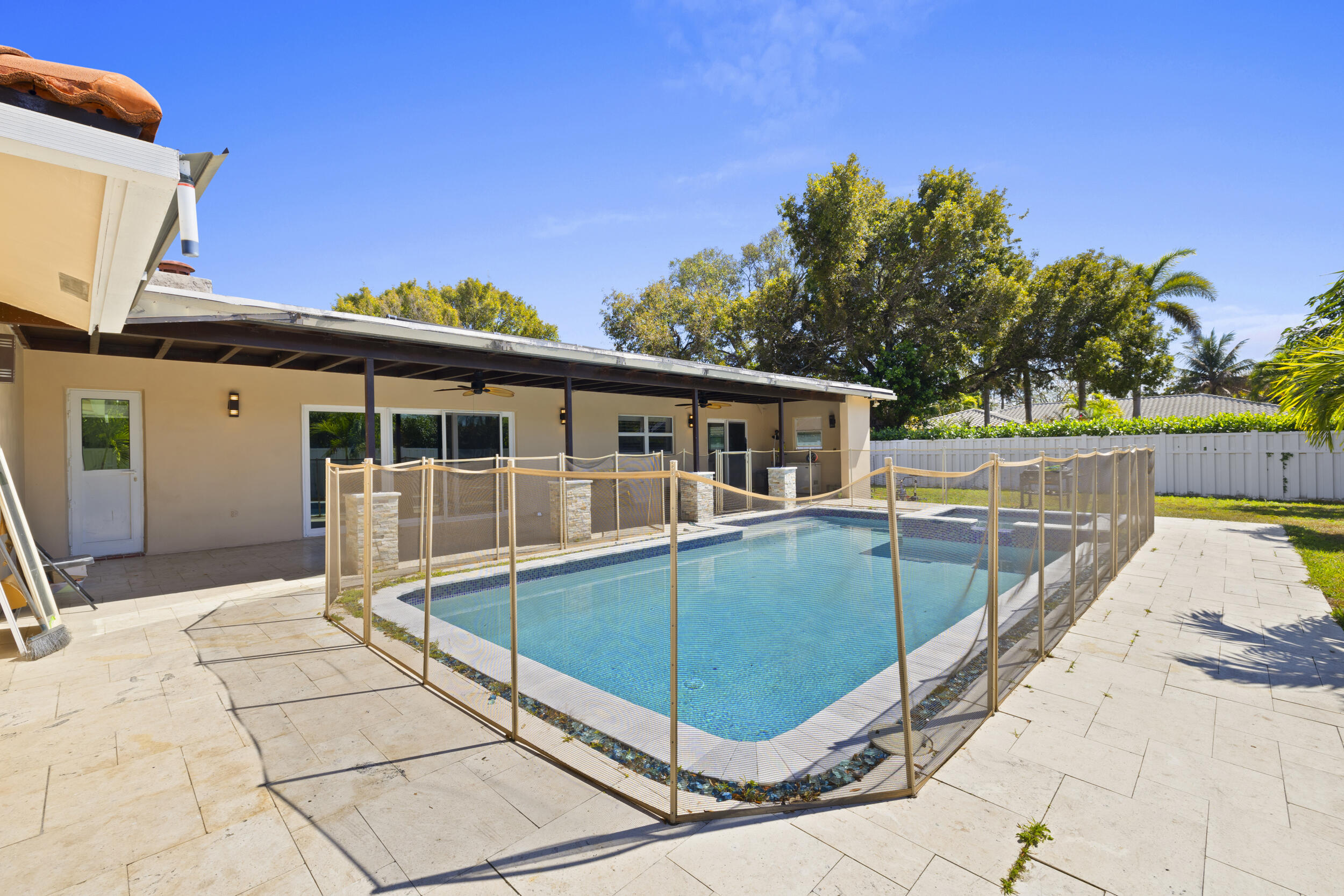 SHADOW WOOD - Residential