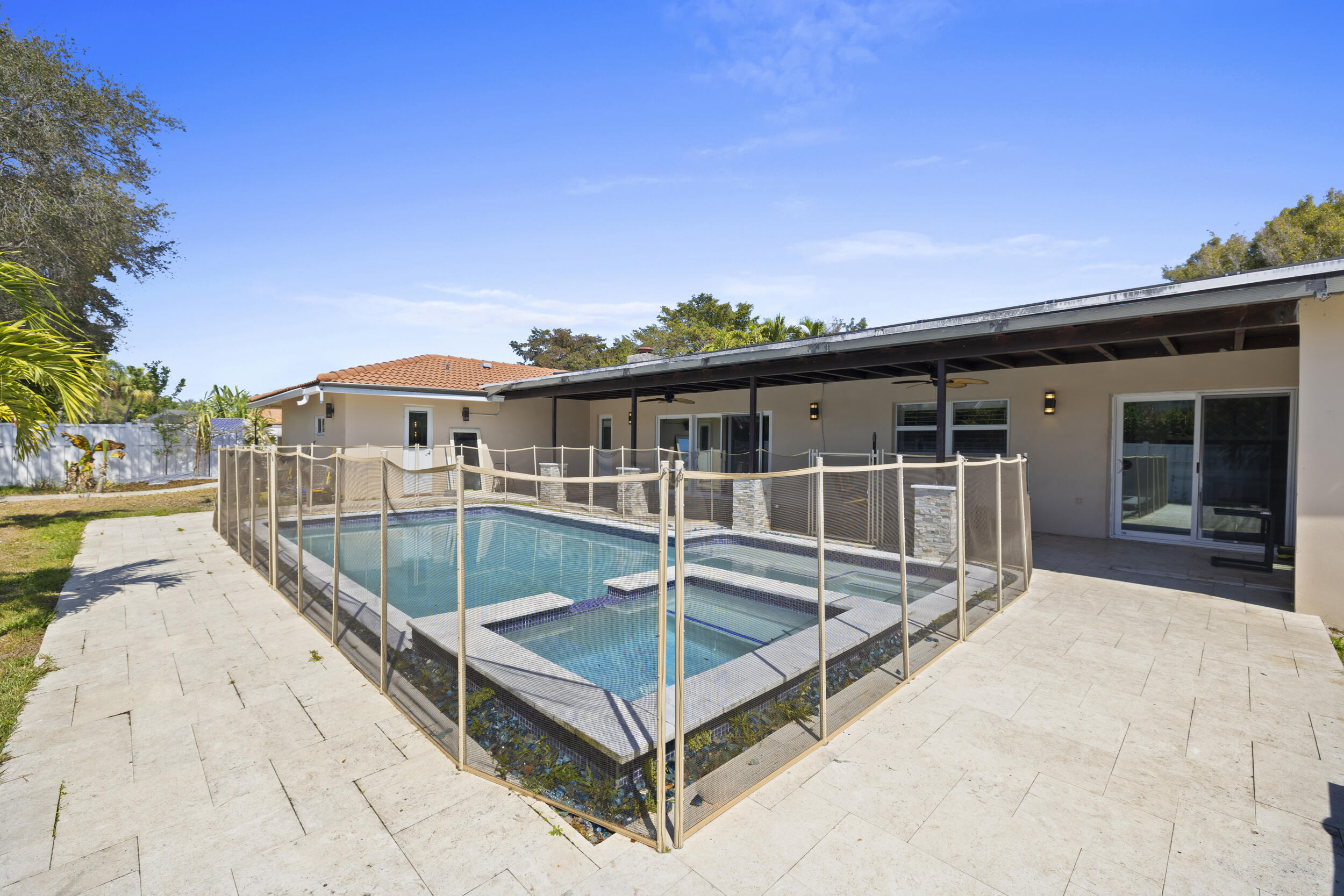 SHADOW WOOD - Residential