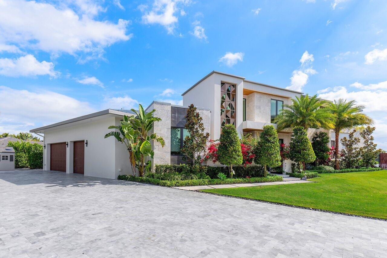 907 SW 37th Court