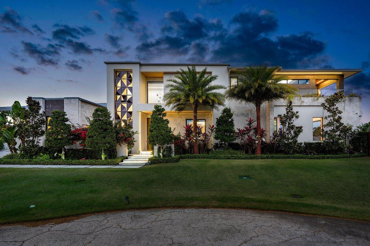 907 SW 37th Court