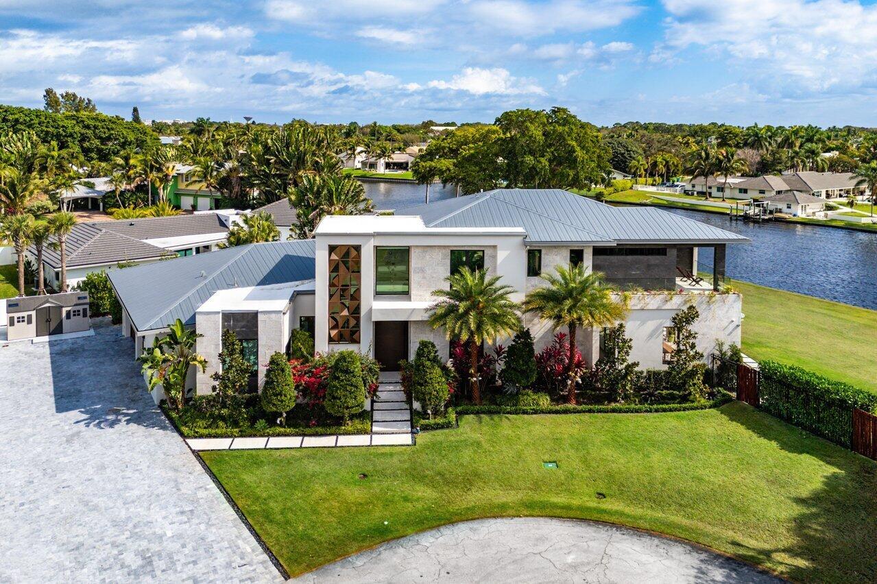 907 SW 37th Court