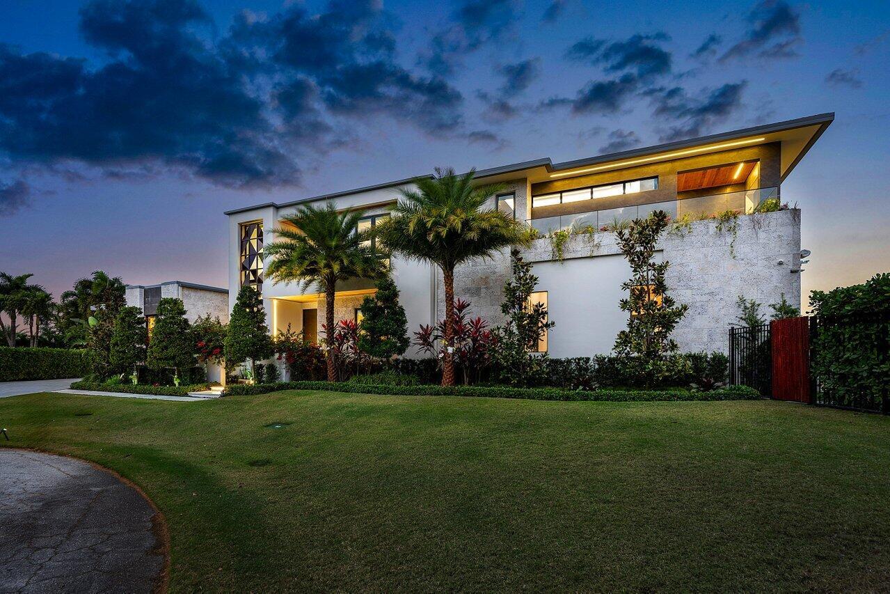 907 SW 37th Court