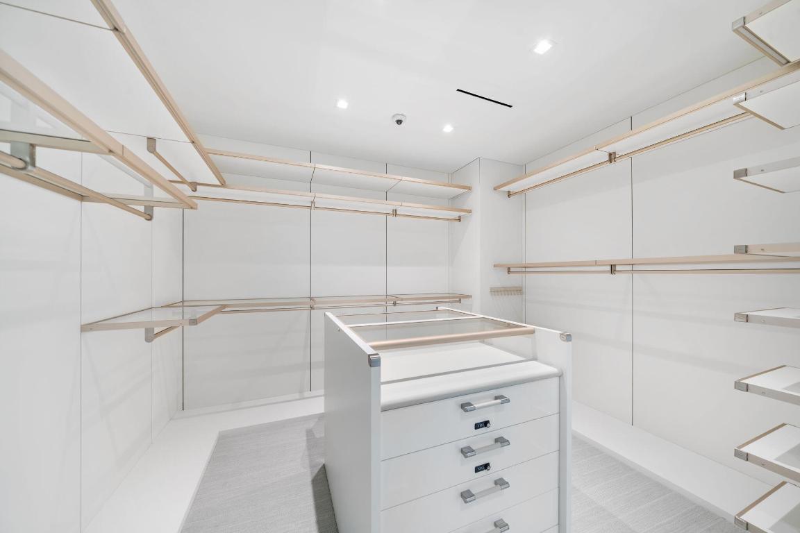 BRISTOL CONDO - Residential