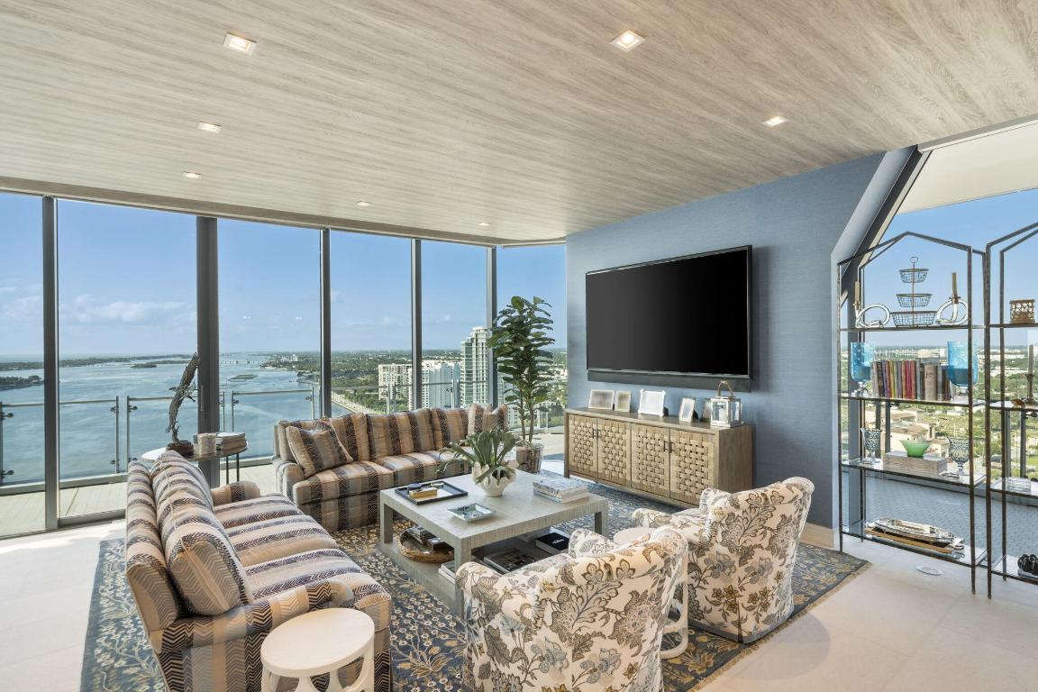 BRISTOL CONDO - Residential