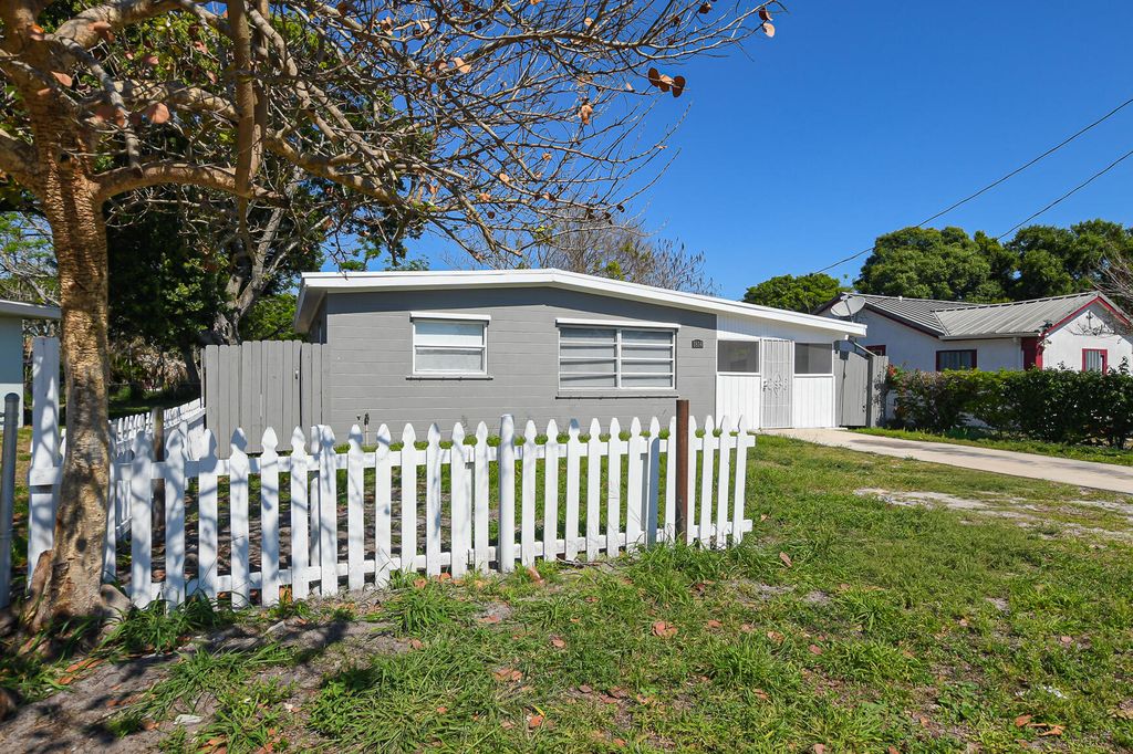 Photo of 1814 Miami Court, Fort Pierce, FL 34950 (MLS # R11166199)