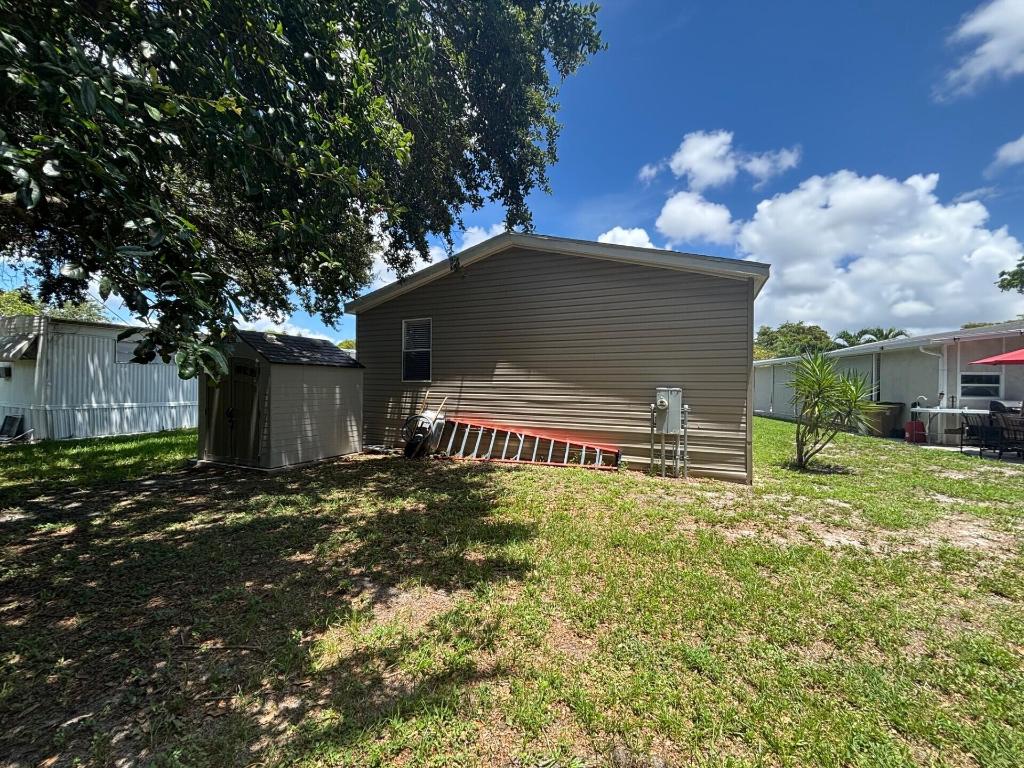 COUNTRY KNOLLS - Residential