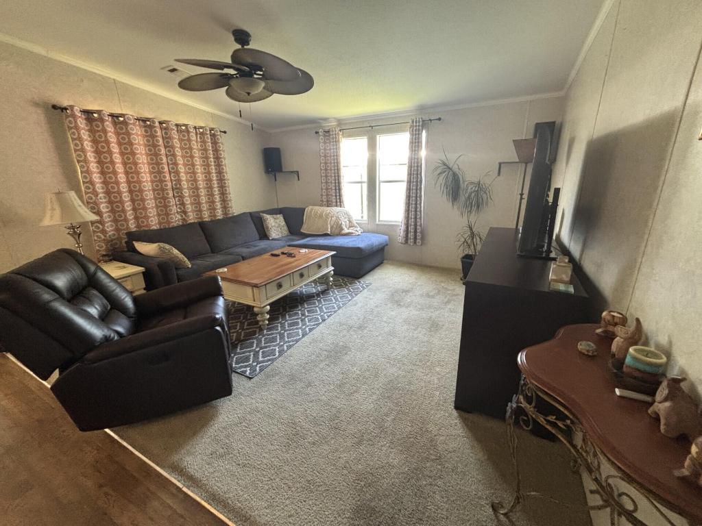 COUNTRY KNOLLS - Residential