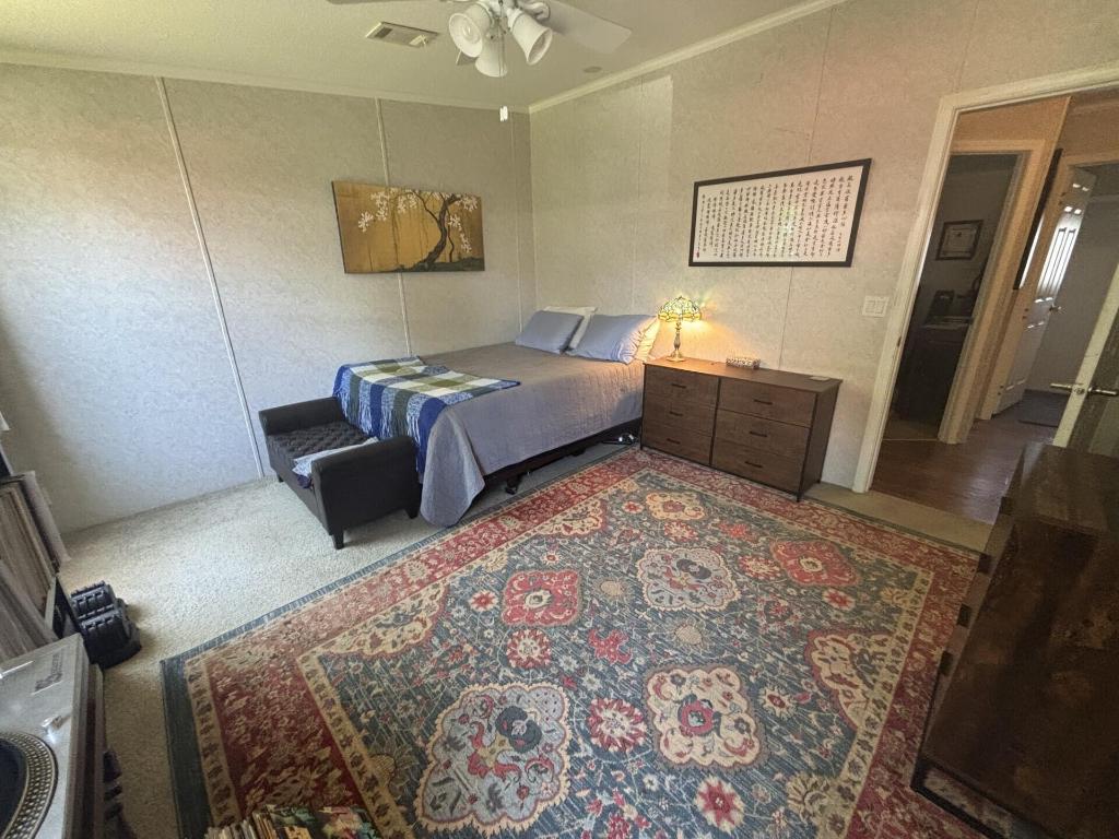 COUNTRY KNOLLS - Residential