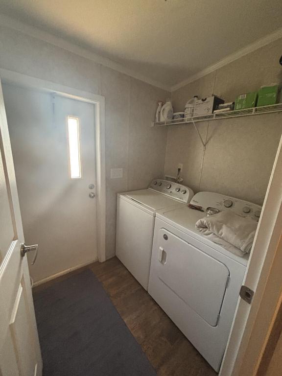 COUNTRY KNOLLS - Residential