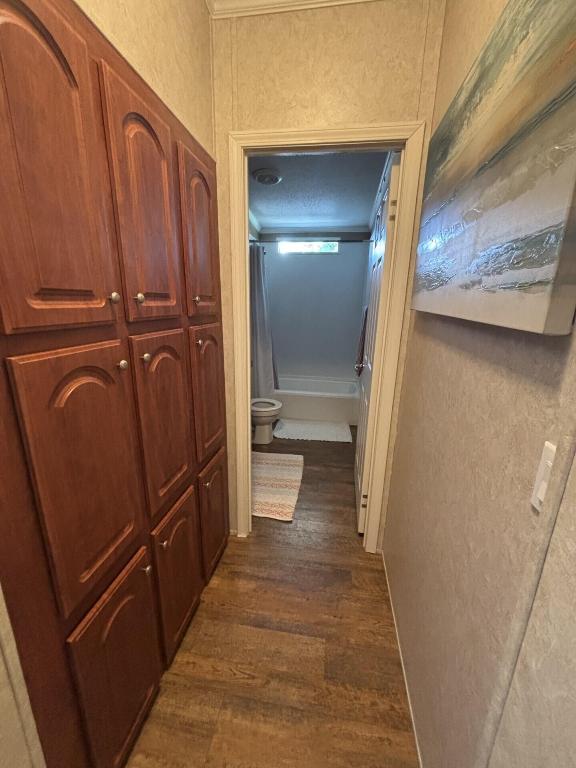 COUNTRY KNOLLS - Residential