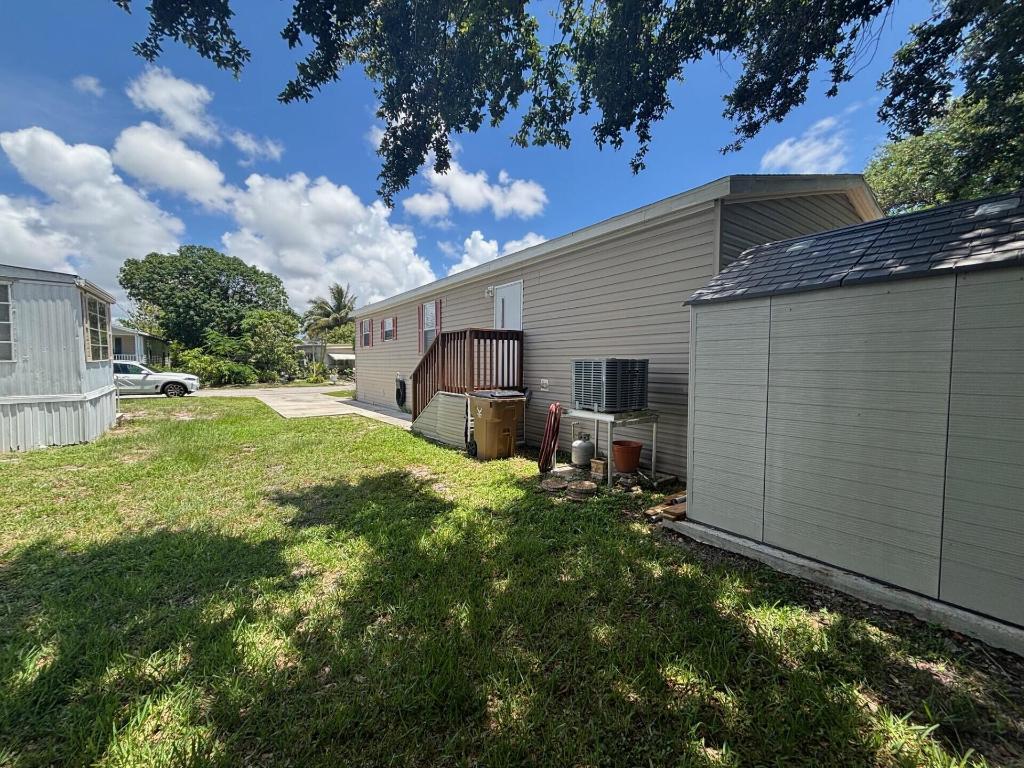 COUNTRY KNOLLS - Residential