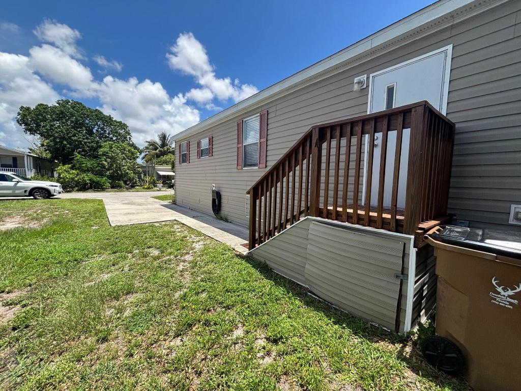 COUNTRY KNOLLS - Residential