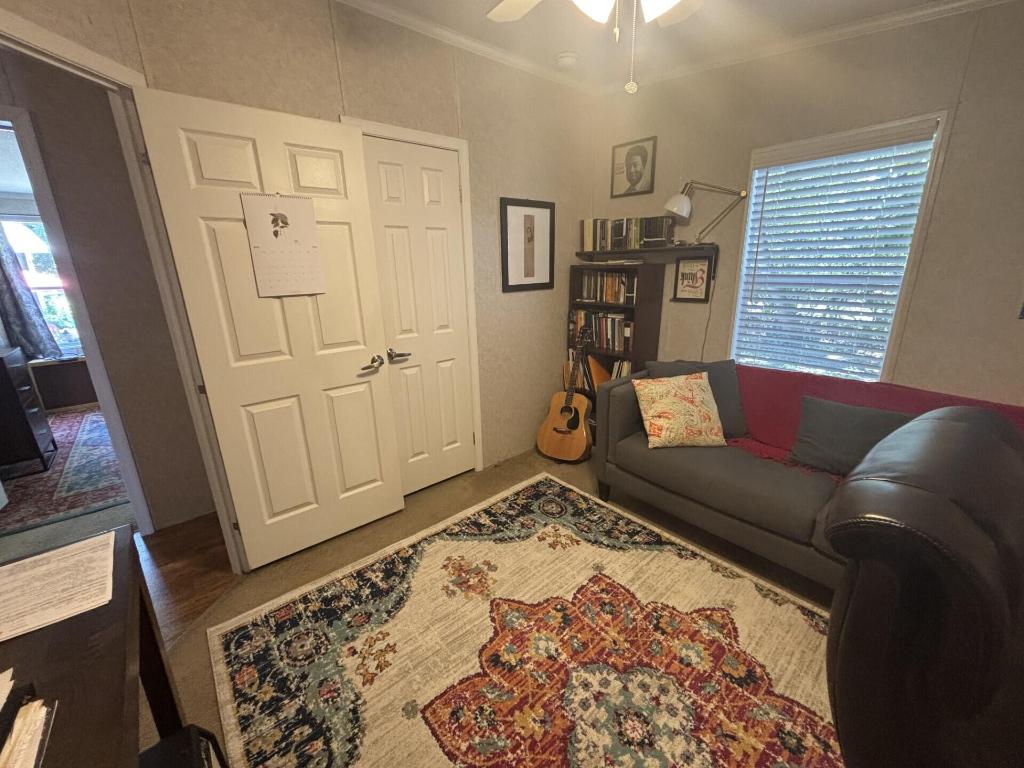 COUNTRY KNOLLS - Residential