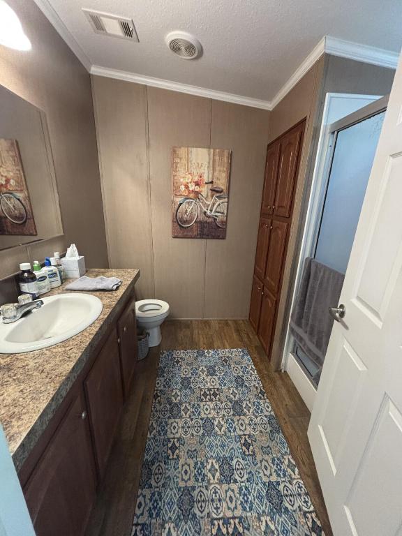 COUNTRY KNOLLS - Residential