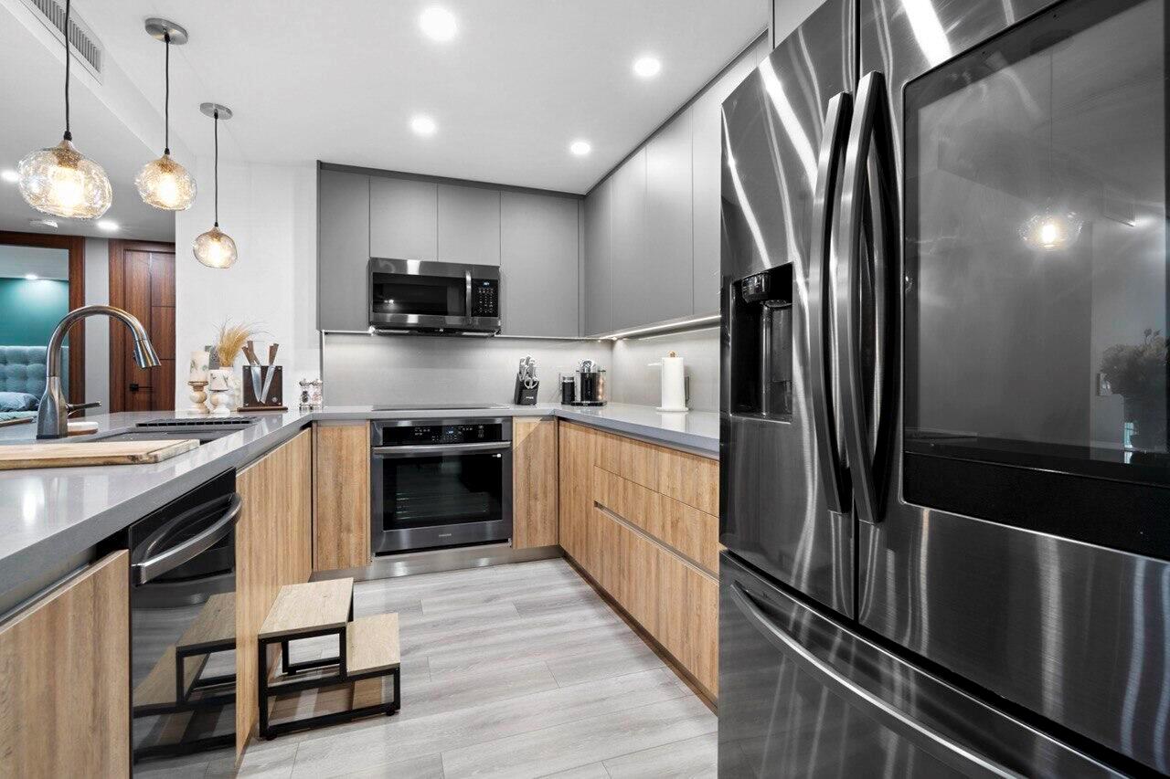 100 Bayview Drive 215, Sunny Isles Beach, FL, 33160/$595,000 2 100 Bayview Drive 215