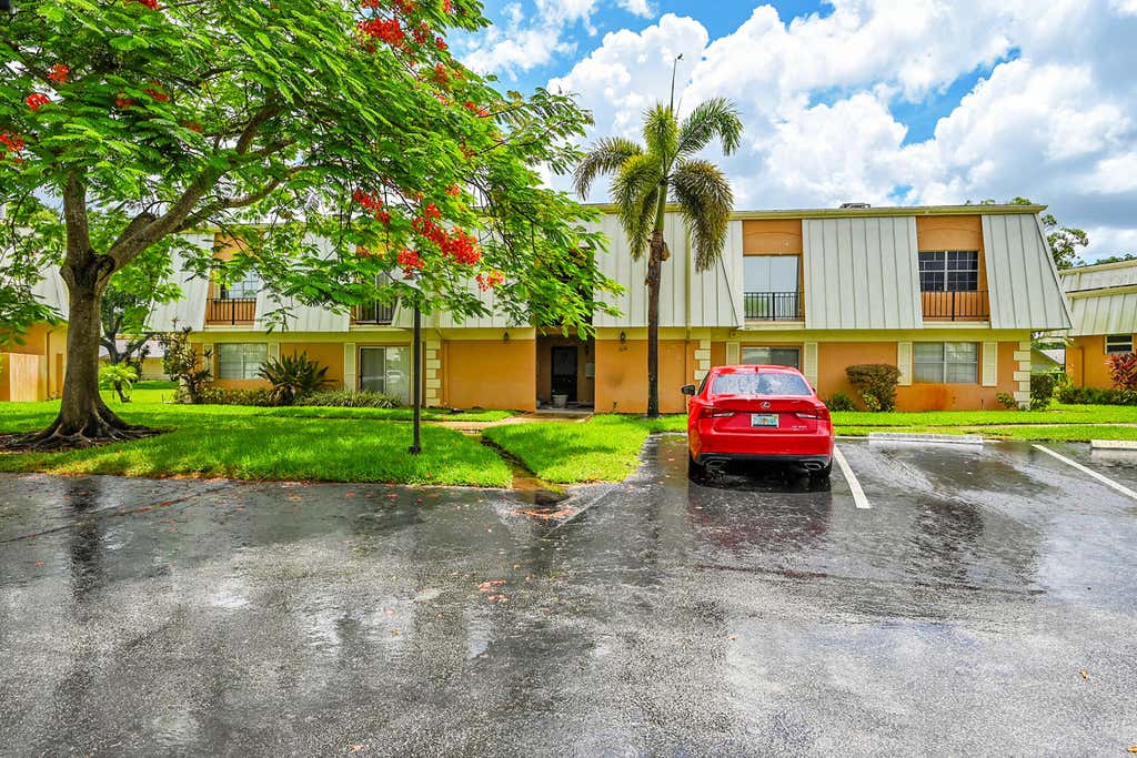 Photo of 3630 Citrus Trace #4, Davie, FL 33328 (MLS # B26039487)