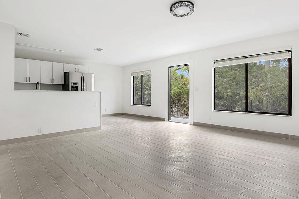 PALM BEACH SHORES - Residential Income