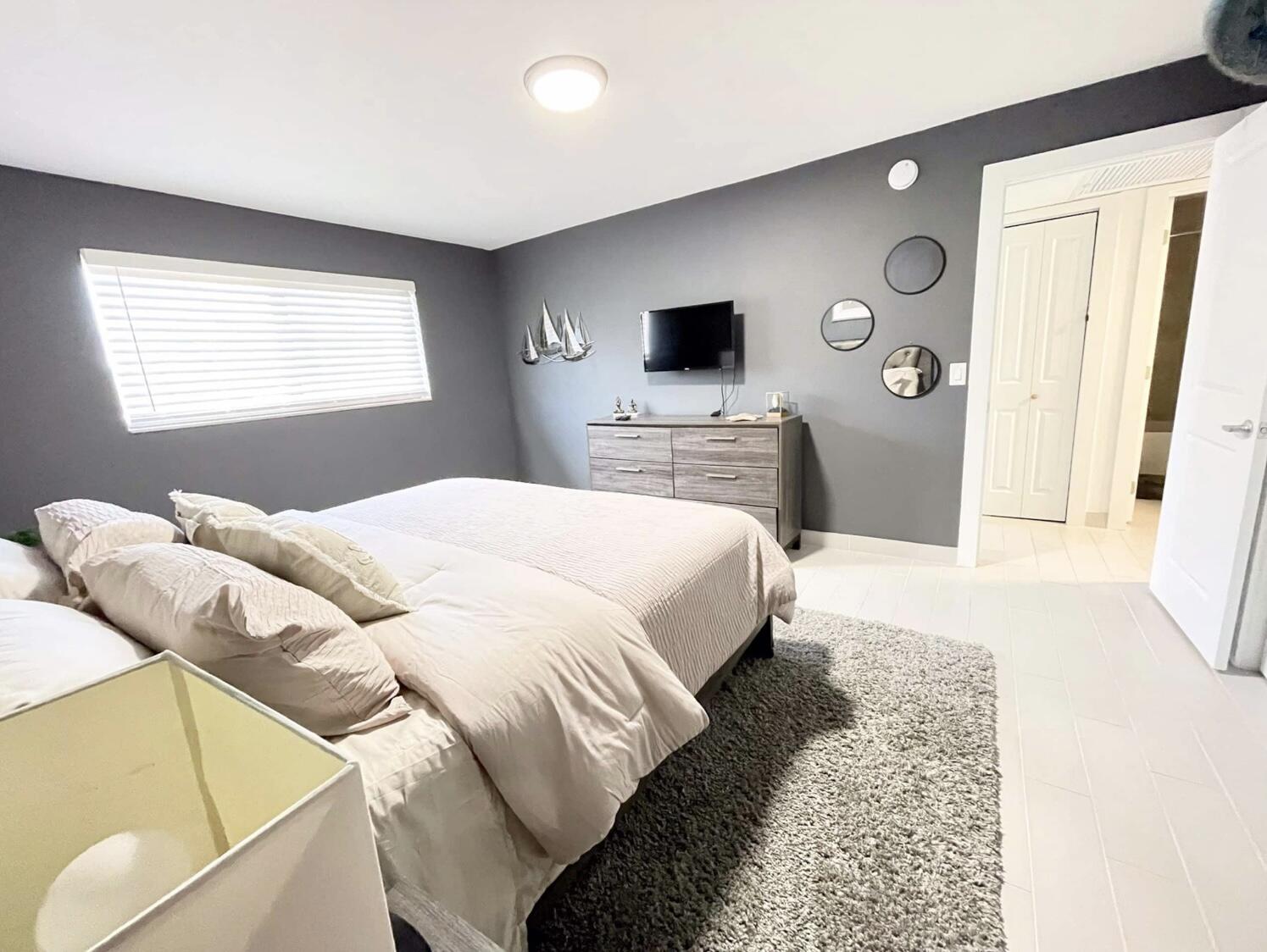 PALM BEACH SHORES - Residential Income